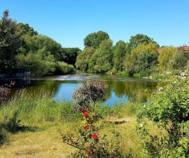 Messe- und Ferienwohnung mit Blick ins Grüne direkt am Wasser